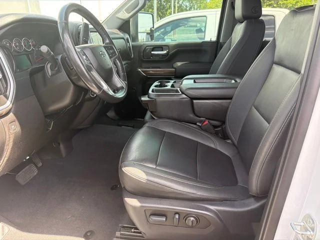 Used 2022 White Chevrolet LT image 27