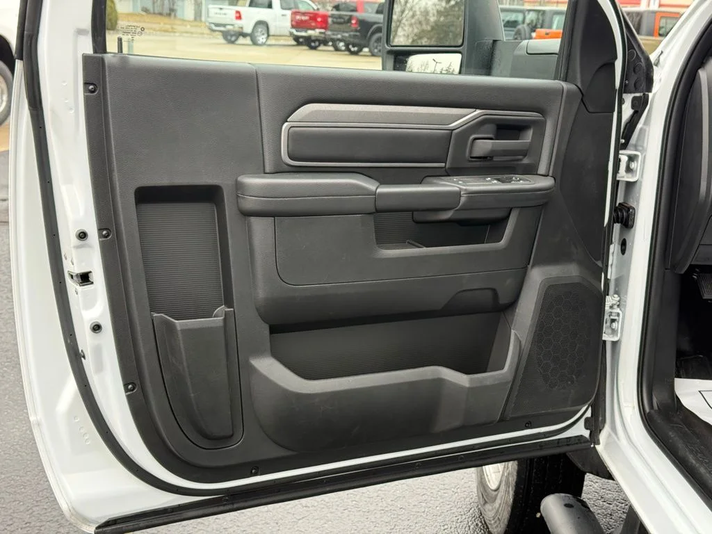 New 2026 Bright White Clearcoat RAM Tradesman image 17