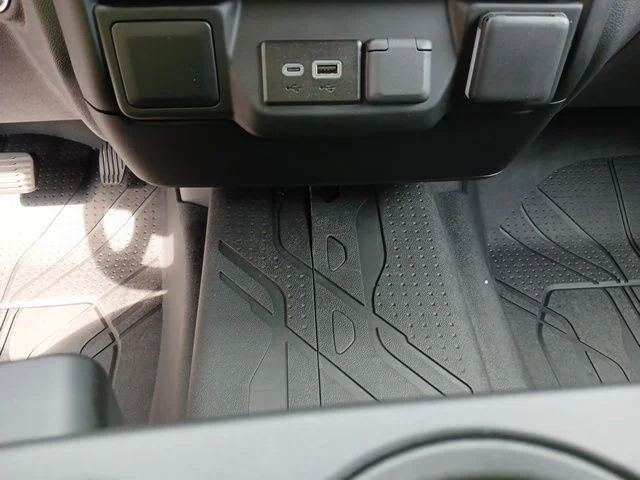 Used 2025 White Chevrolet Custom image 41