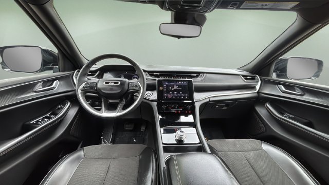 Used 2023 Gray Jeep Altitude image 16