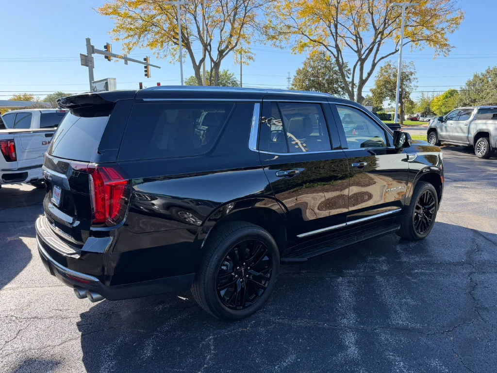 2023 GMC Yukon Denali - Photo 12