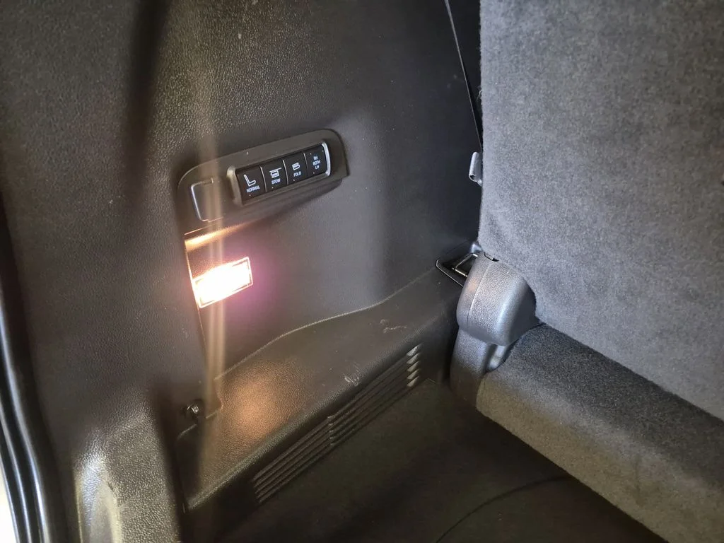 Used 2015 Ingot Silver Ford Limited image 18