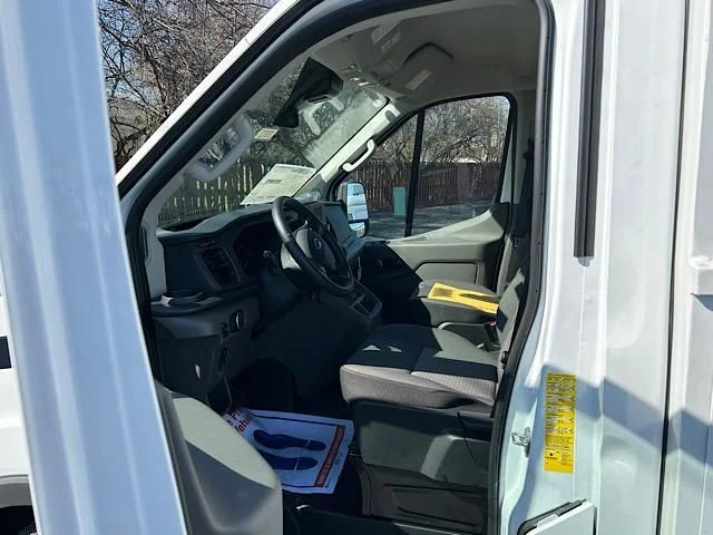 New 2024 Oxford White Ford Cutaway image 29