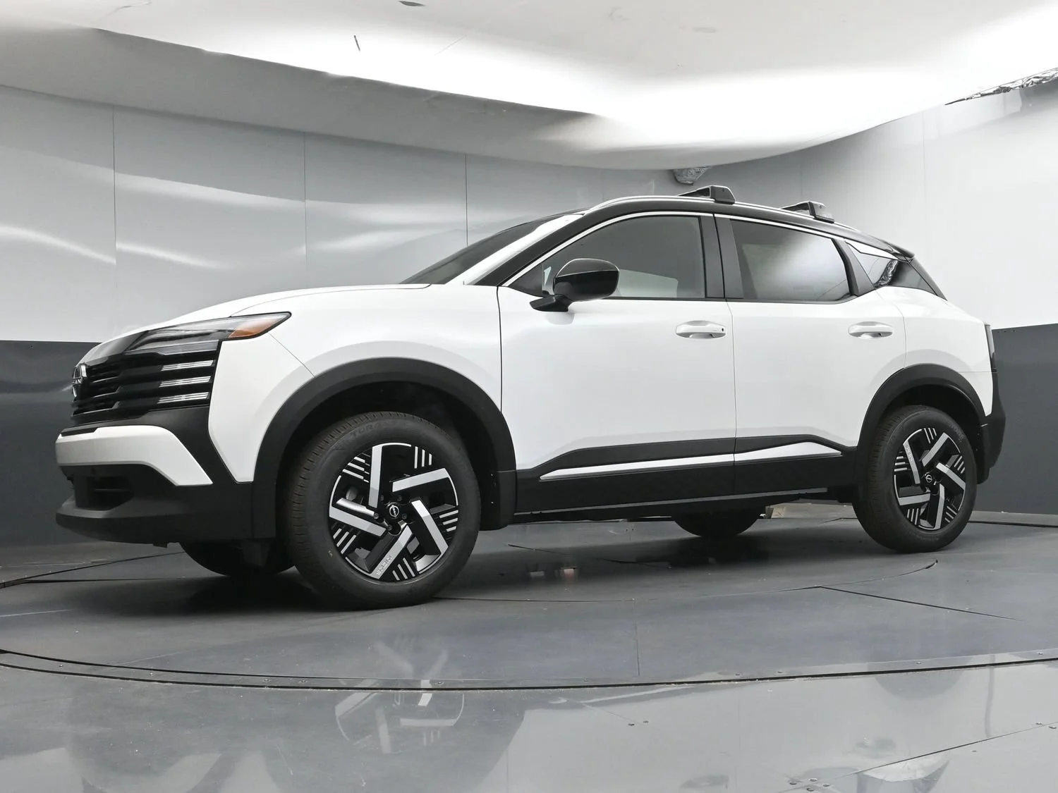 New 2026 Aspen White Tricoat/Super Black Nissan SV image 20