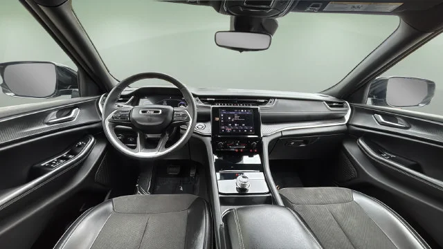 Used 2023 Gray Jeep Altitude image 16