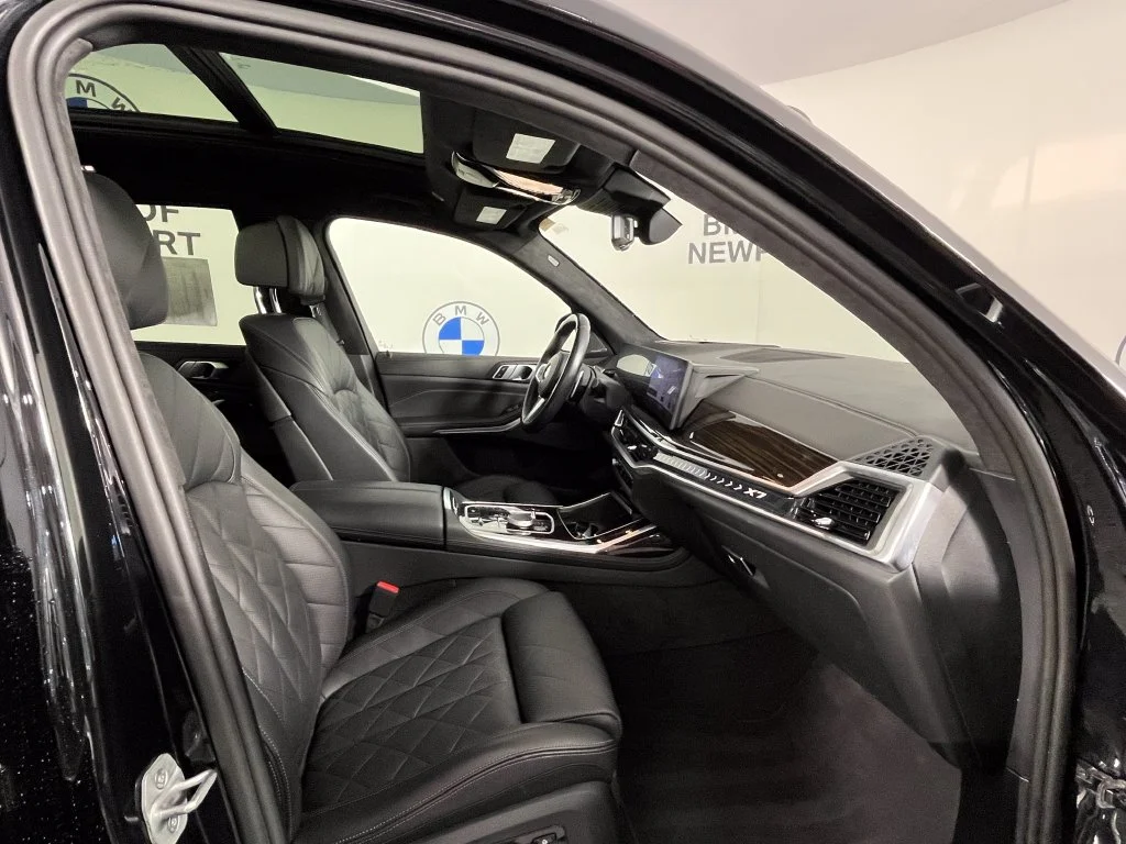 Used 2024 Black Sapphire Metallic BMW xDrive40i image 26