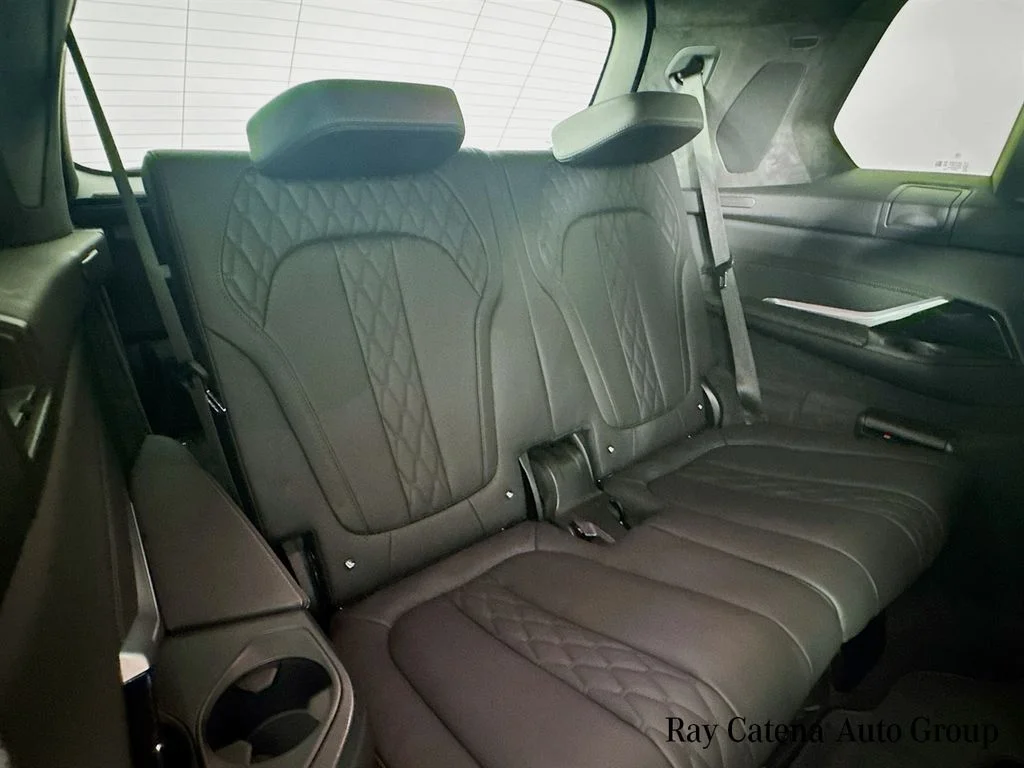 Used 2024 Gray BMW M60i image 29