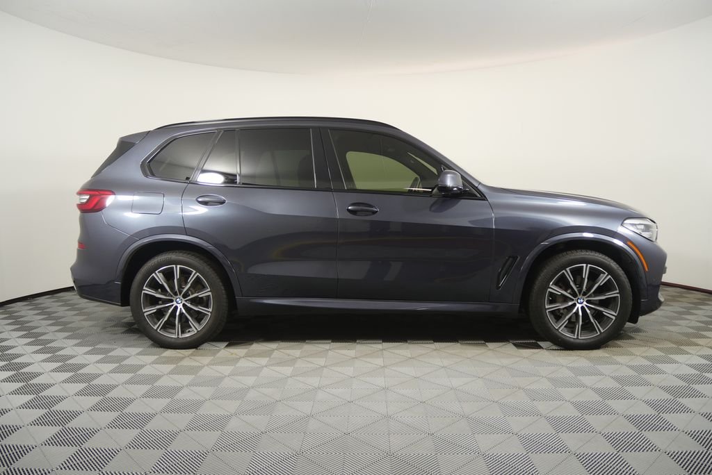 Used 2019 Gray Metallic BMW xDrive40i image 2