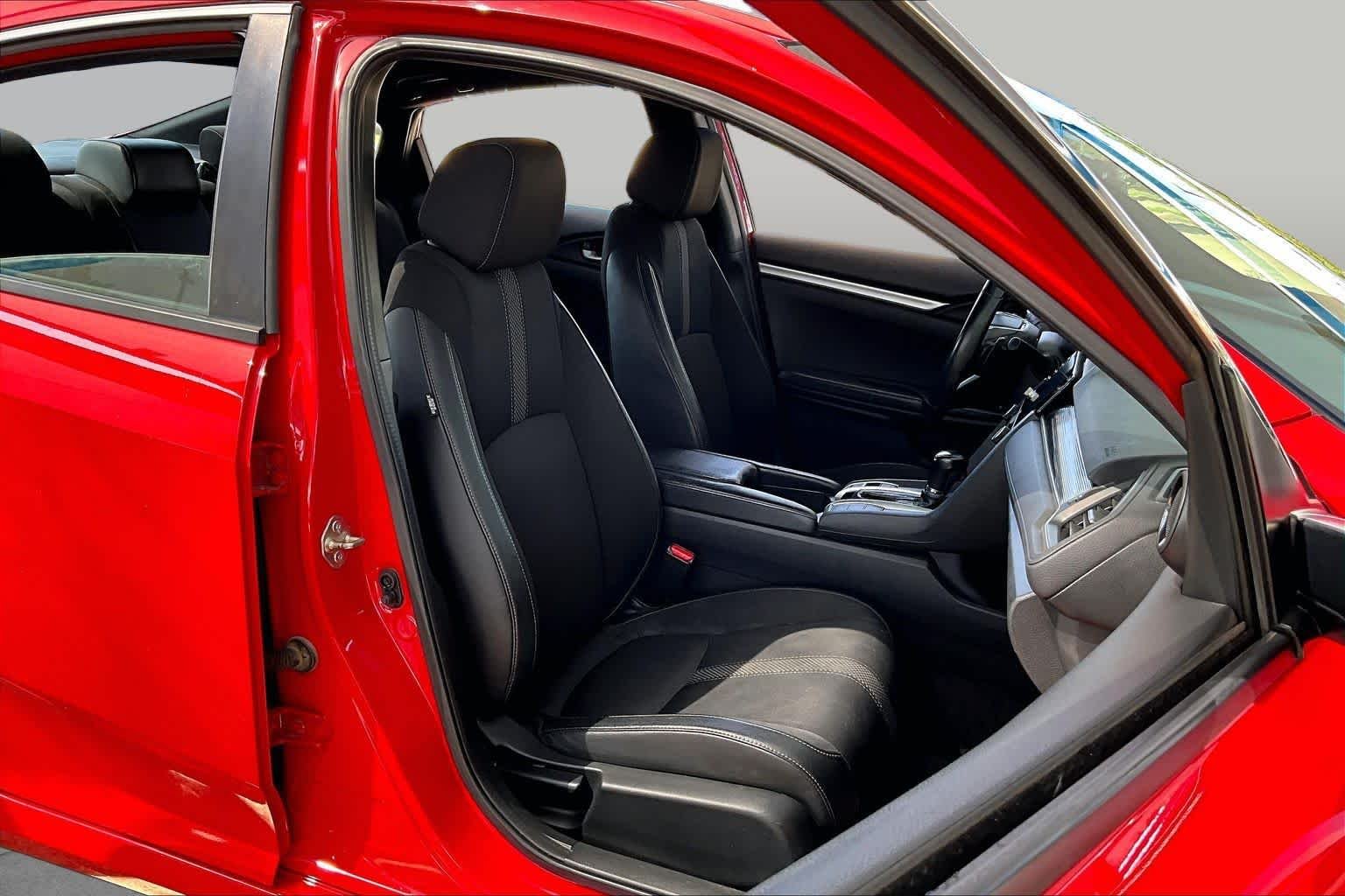 Used 2019 Rallye Red Honda Sport image 9