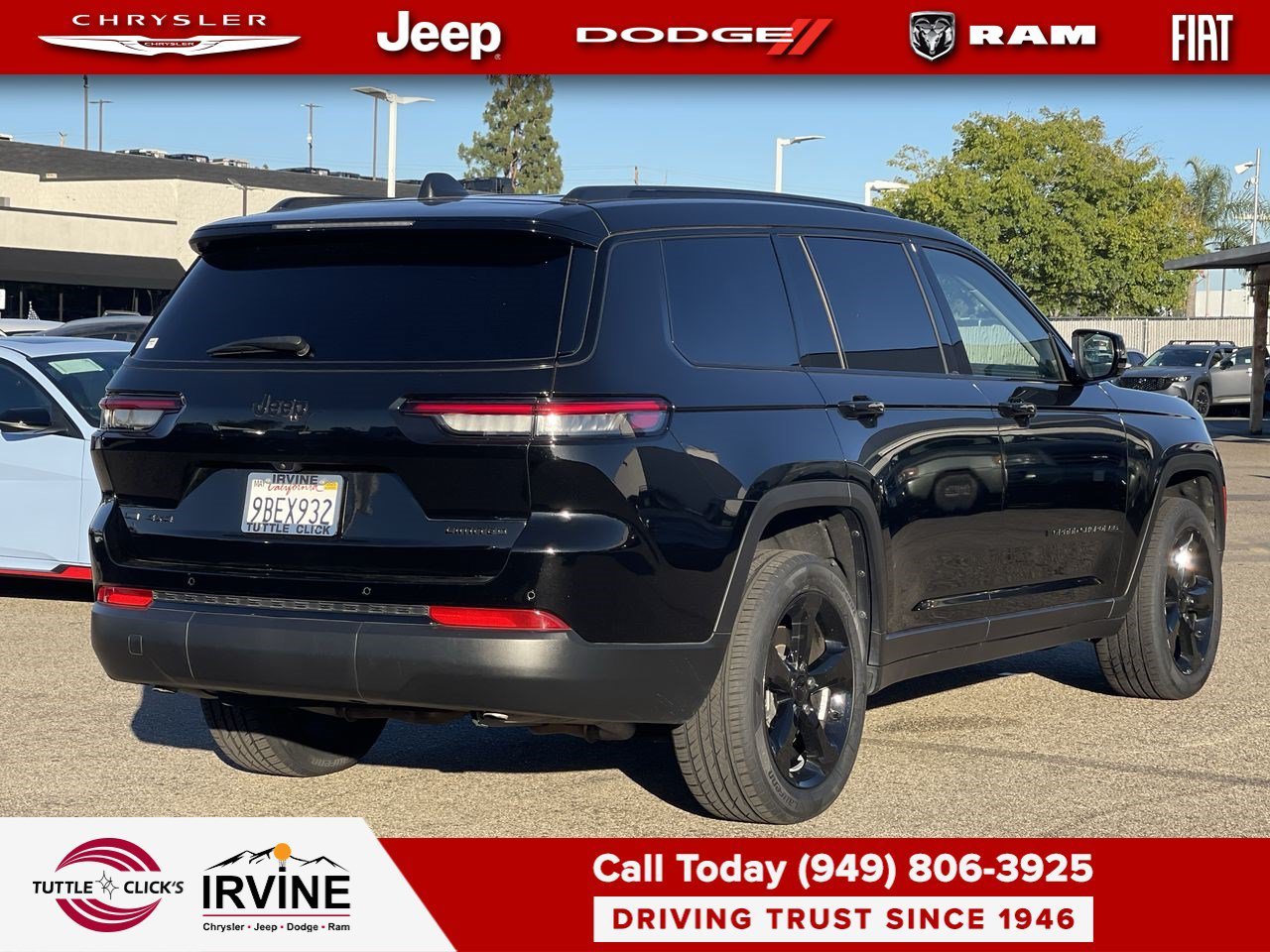 Used 2022 Diamond Black Crystal Pearlcoat Jeep Limited image 9