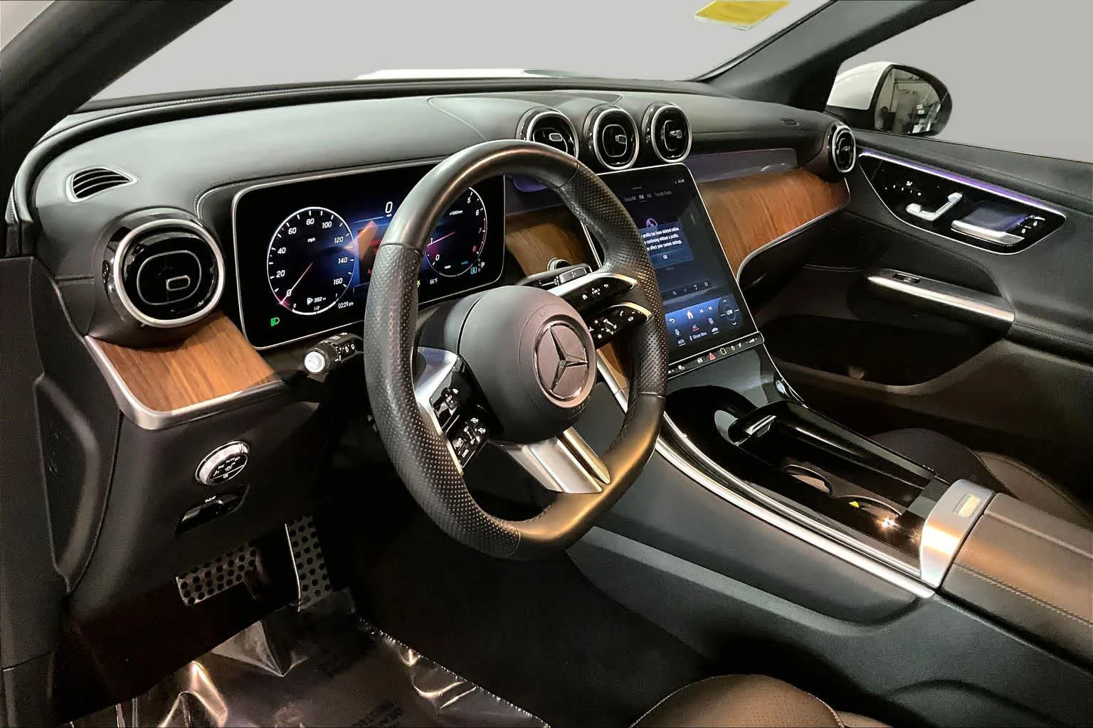 Certified Used 2024 Polar White Mercedes-Benz GLC 300 image 18