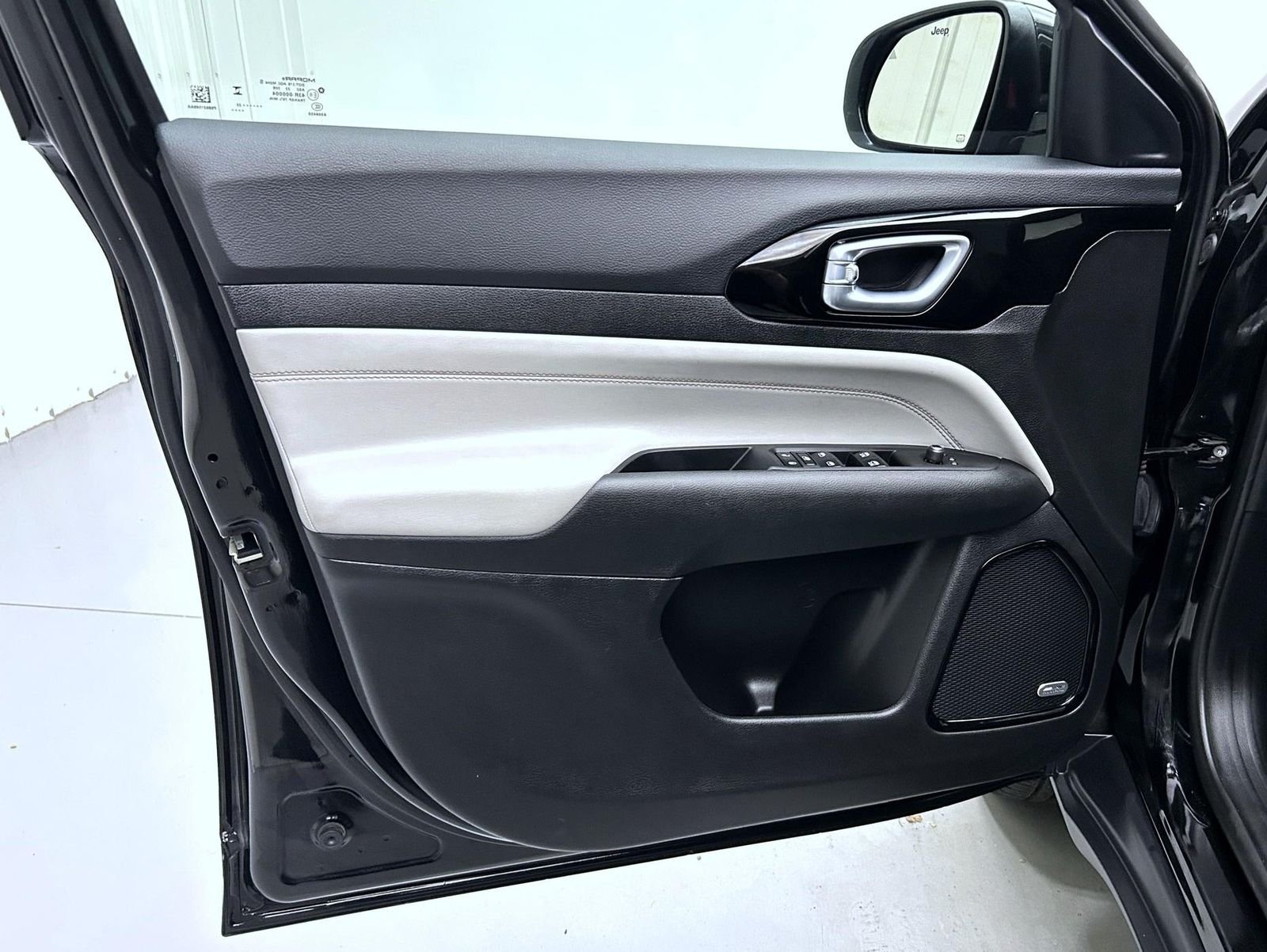 Used 2023 Black Jeep Limited image 9