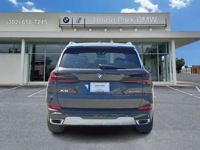New 2026 Dravit Grey Metallic BMW xDrive50e image 5