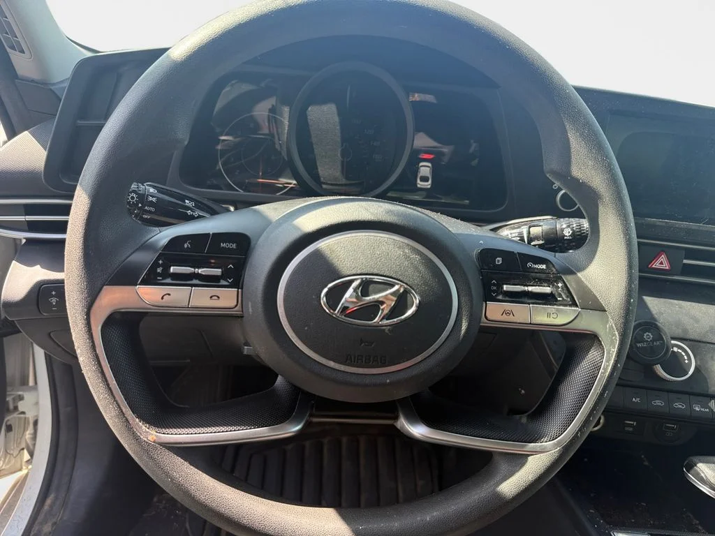 Used 2021 Quartz White Hyundai SE image 12