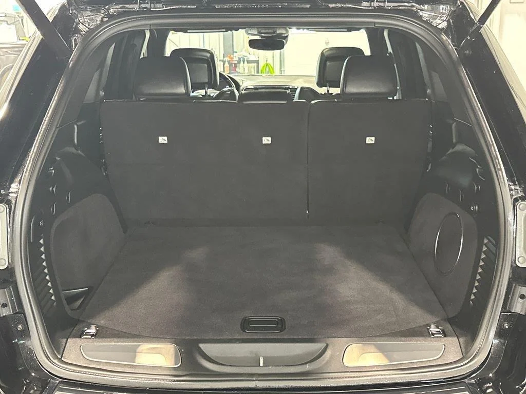 Used 2020 Diamond Black Crystal Pearlcoat Jeep Overland image 32