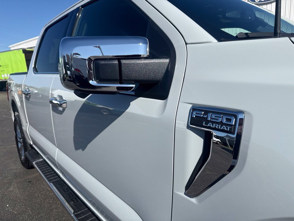 Used 2024  Ford Lariat image 17
