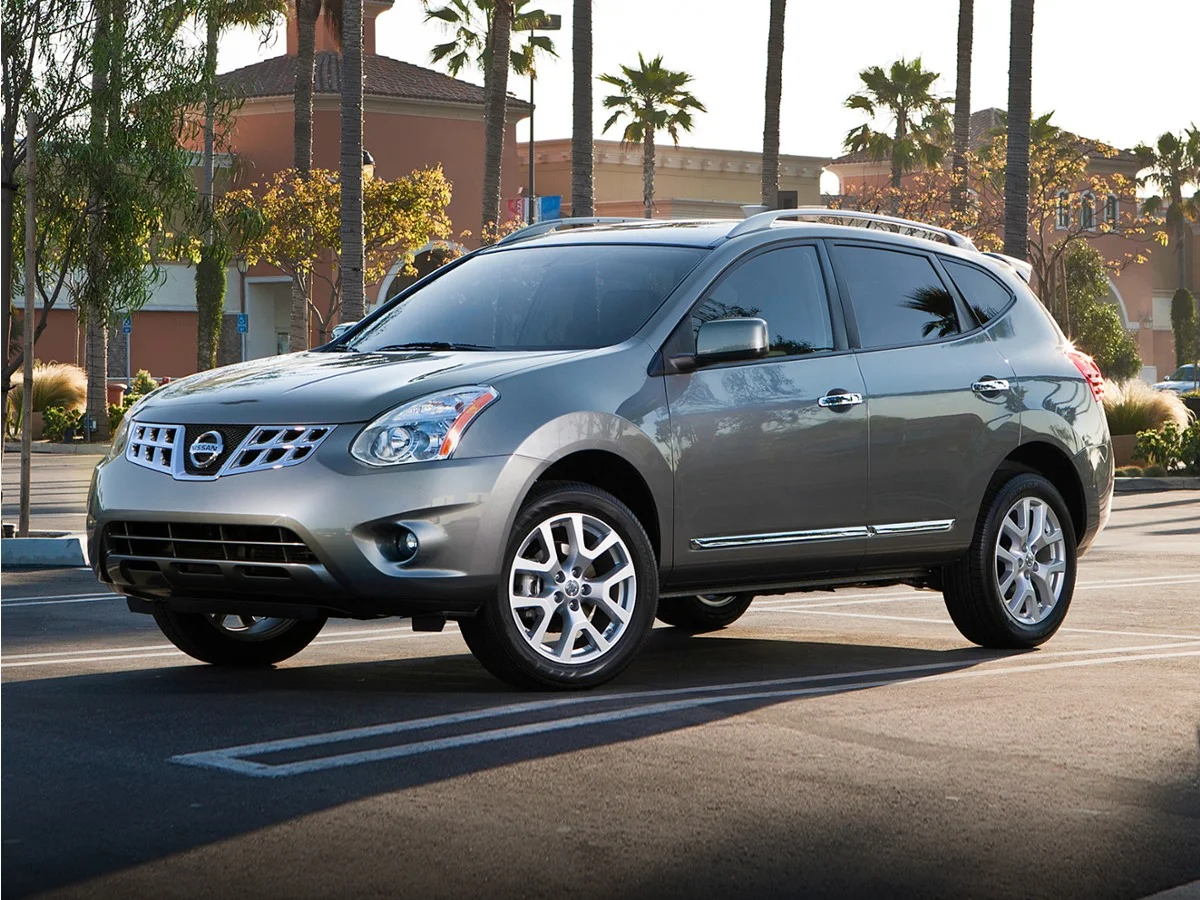 Used 2013 Red Nissan SV image 1