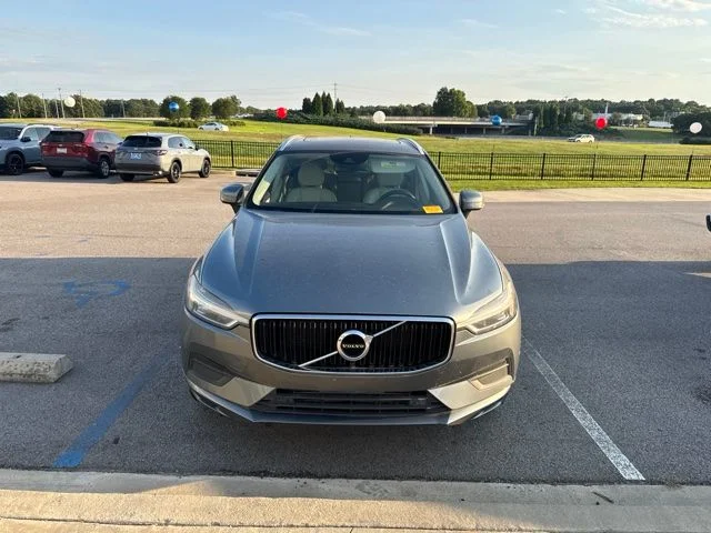 Used 2018 Gray Metallic Volvo T6 Momentum image 2