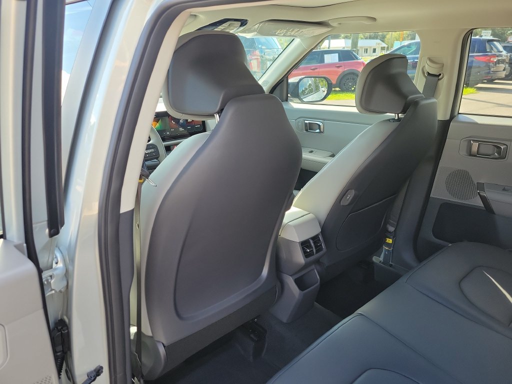 New 2027 Ivory Silver Kia EX image 17