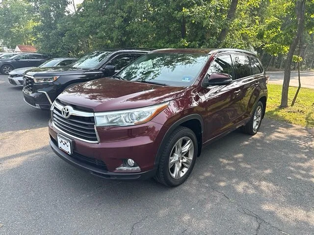 Used 2014 Red Toyota  image 2