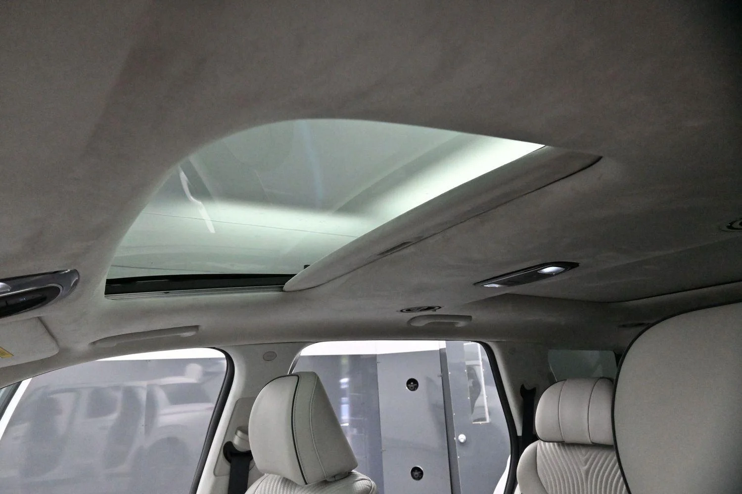 Used 2024 Hyper White Hyundai Calligraphy image 31