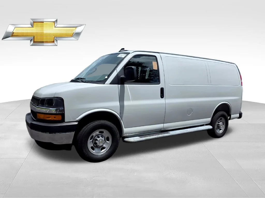 Used 2025 Summit White Chevrolet WT image 2
