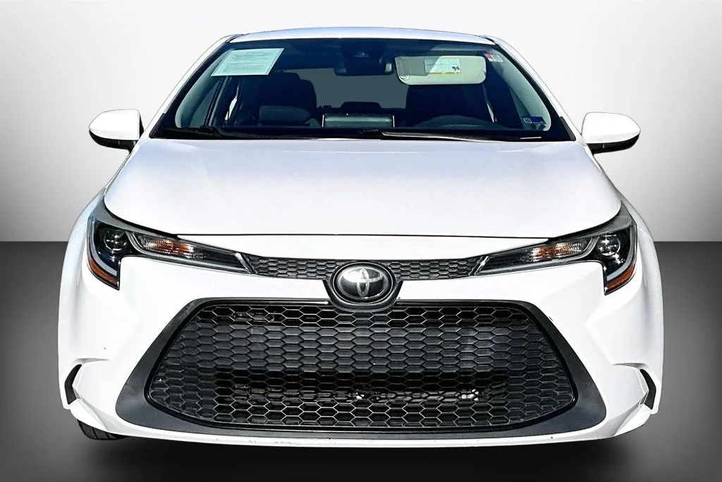 Used 2020 White Toyota LE image 2