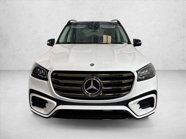New 2026 MANUFAKTUR Moonlight White Metallic Mercedes-Benz GLS 450 image 32