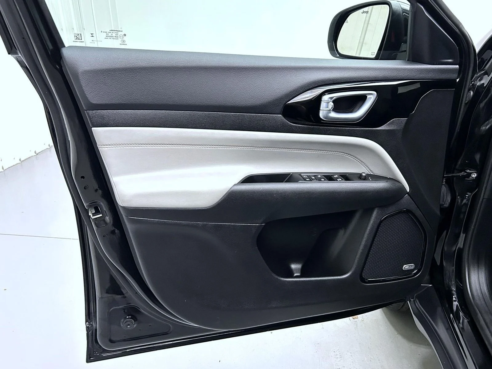 Used 2023 Black Jeep Limited image 9