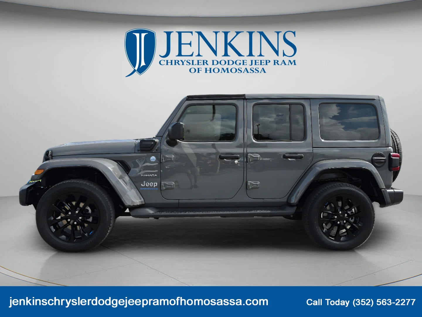 Used 2023 Sting-Gray Clearcoat Jeep Sahara image 9