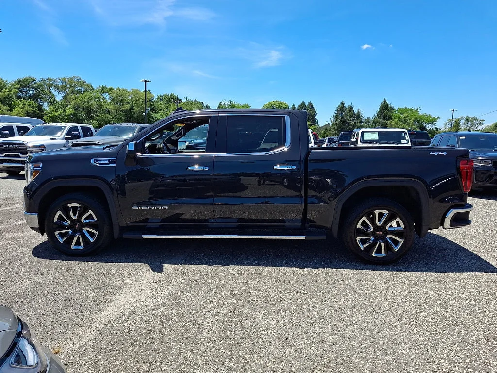 Used 2020 Carbon Black Metallic GMC SLT image 7
