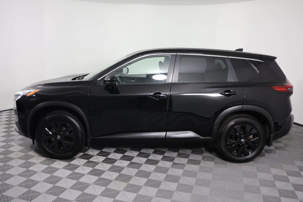 Used 2023 Super Black Nissan SV image 5