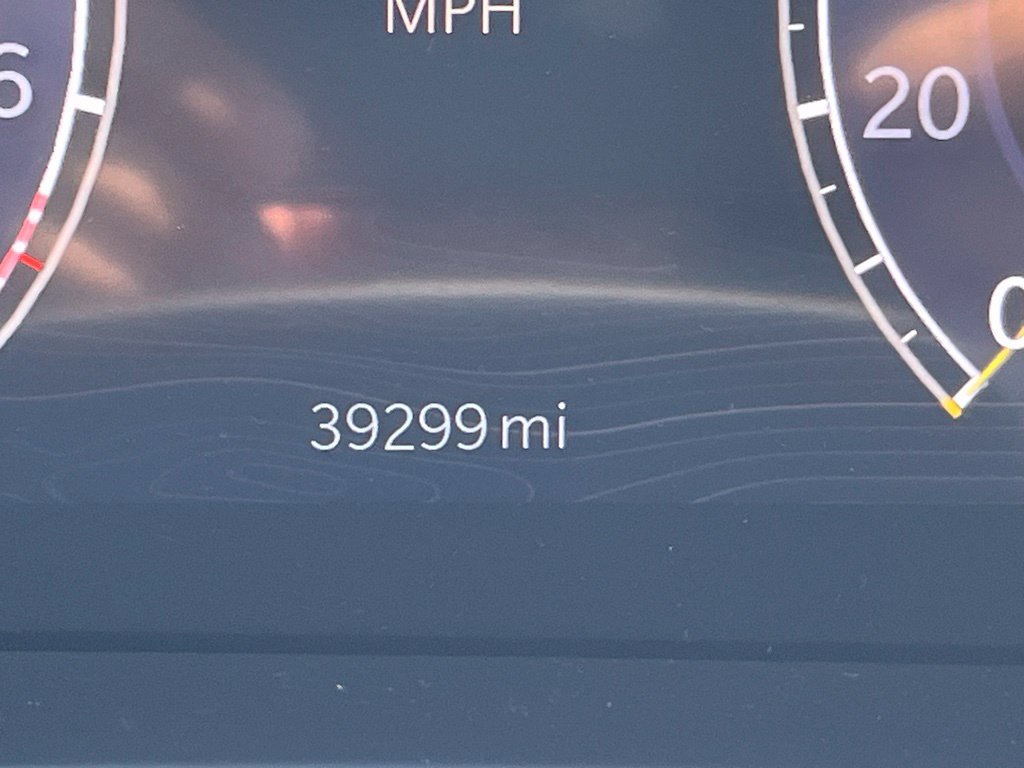 Used 2023 White Jeep Altitude image 12