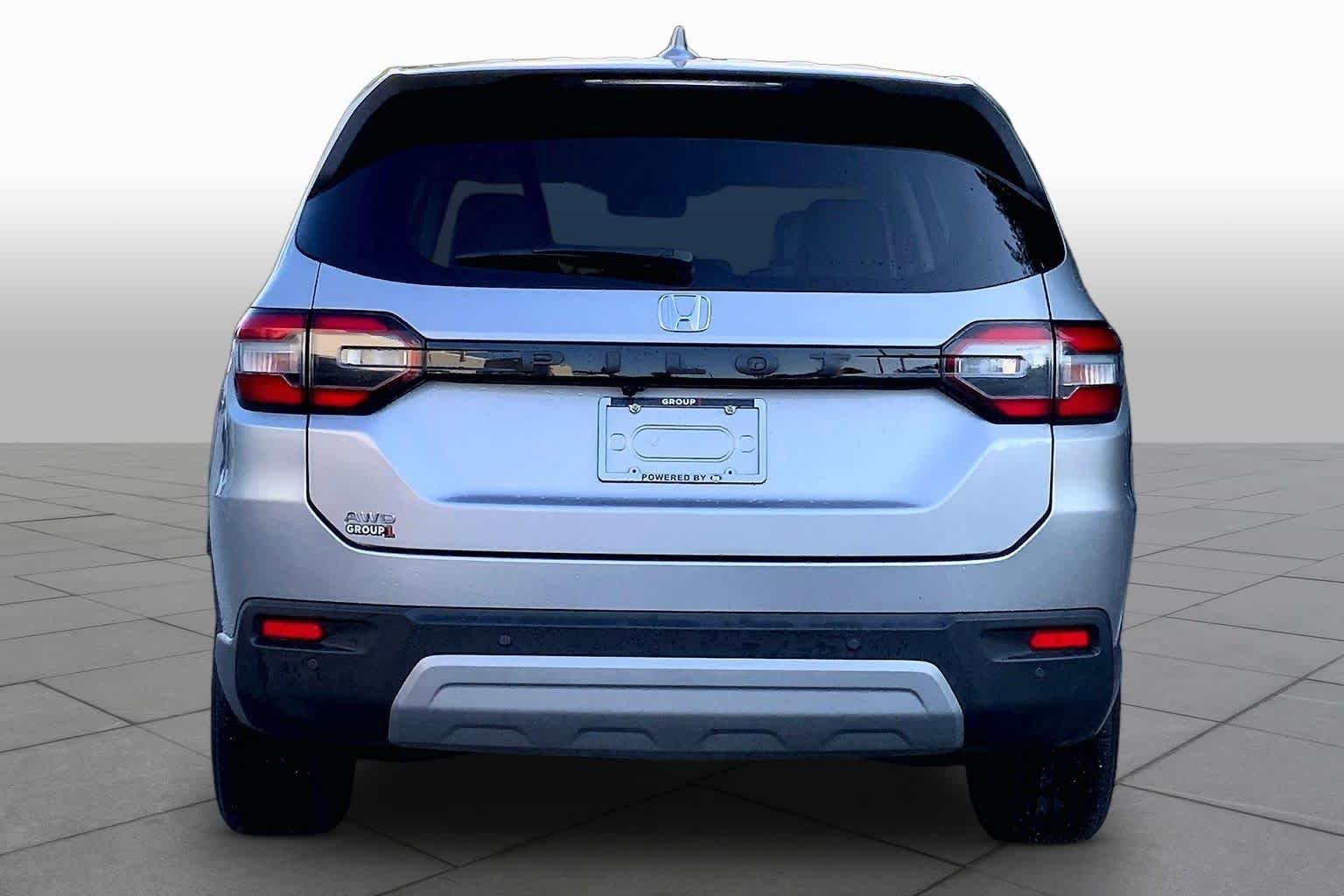 Used 2024 Lunar Silver Metallic Honda EX-L 8 Passenger image 5