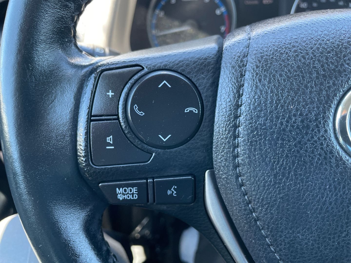 Certified Used 2018 White Toyota XLE image 24