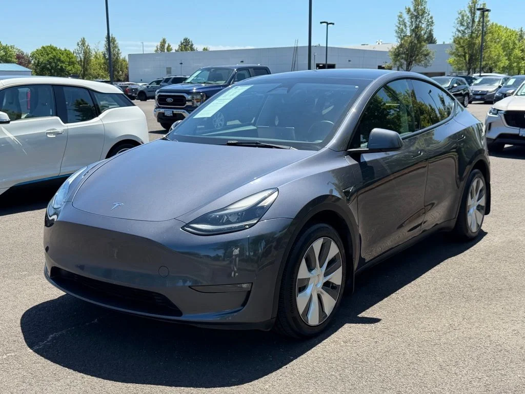 Used 2023 Midnight Silver Metallic Tesla Long Range image 4