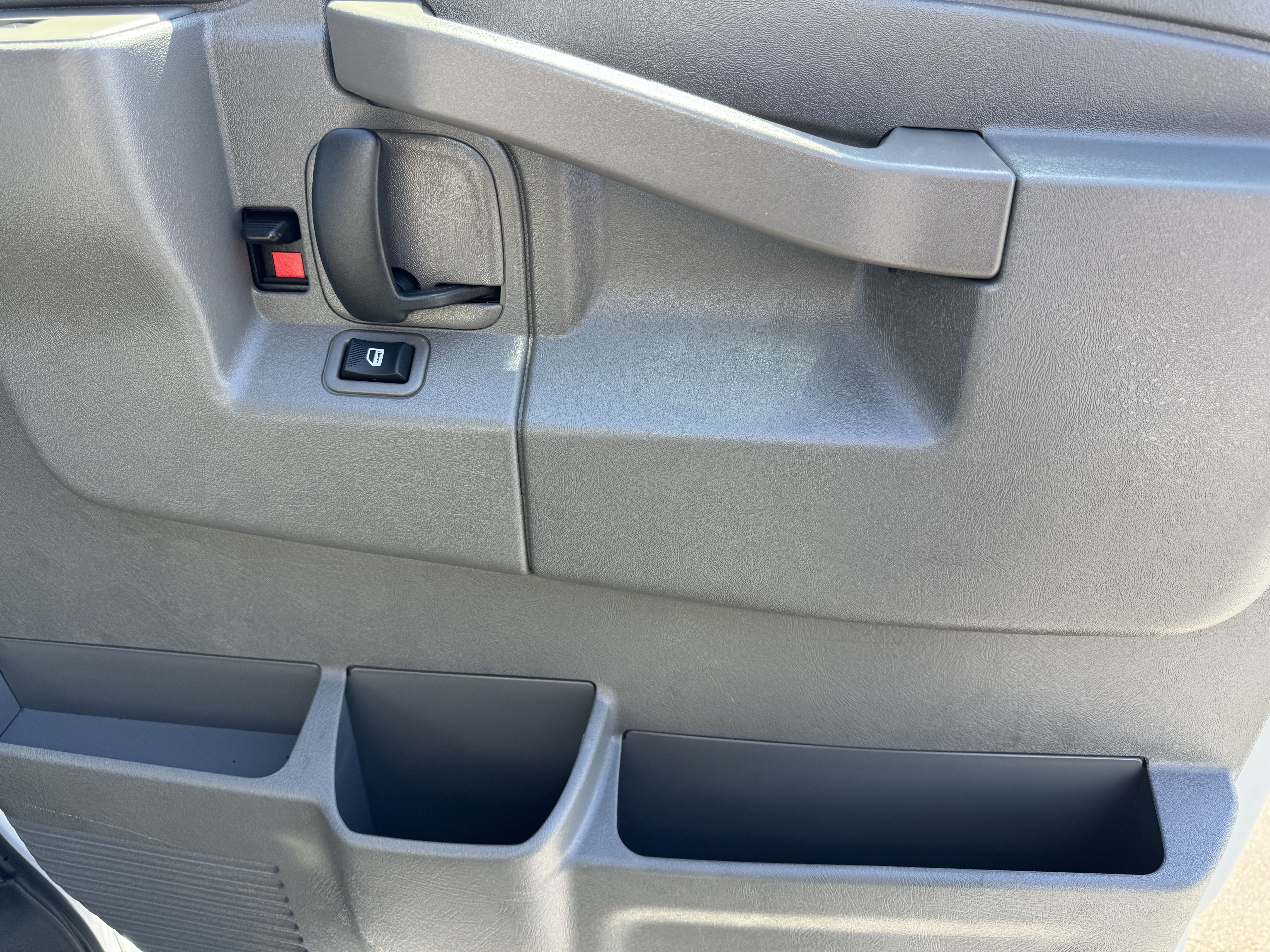 2025 Chevrolet Express Passenger LT - Photo 20