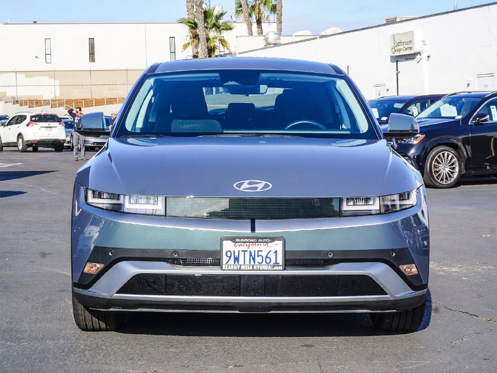 Used 2026 Green Hyundai SE Standard Range image 2