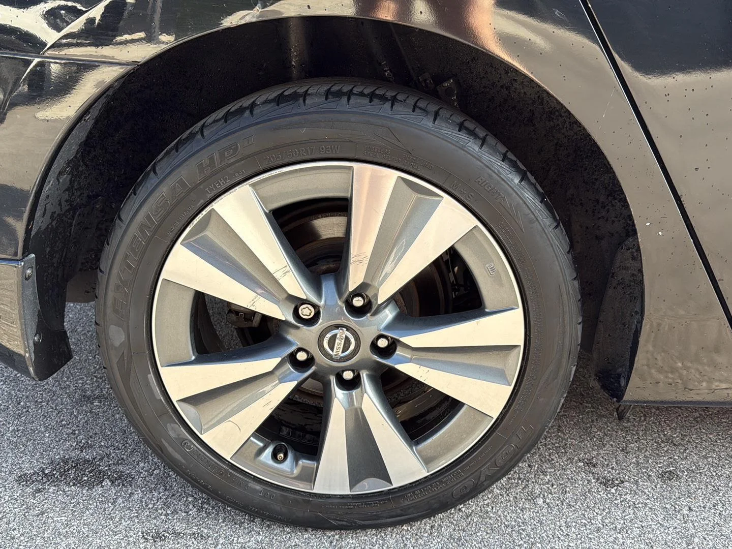 Used 2018 Super Black Nissan SL image 13