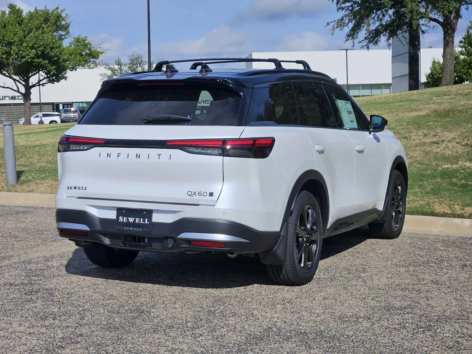 New 2027 2T RAD WHT INFINITI Autograph AWD image 4