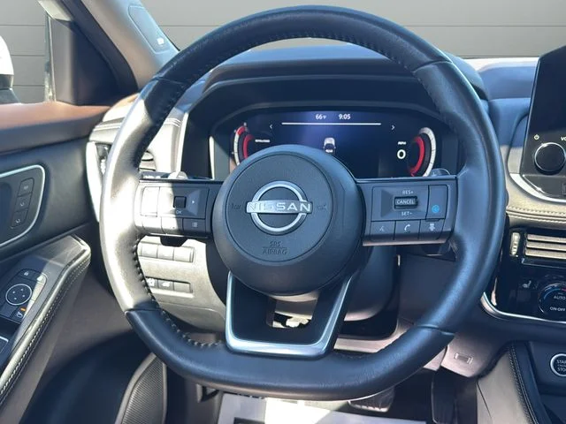 Used 2023 White Nissan Platinum image 17
