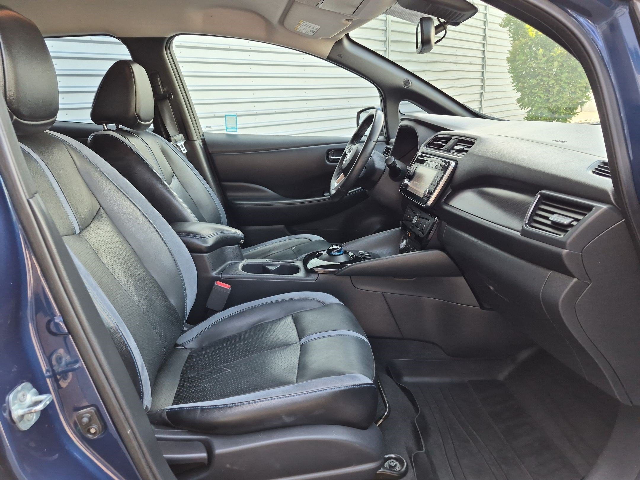 Used 2018 Deep Blue Pearl Nissan SL image 29