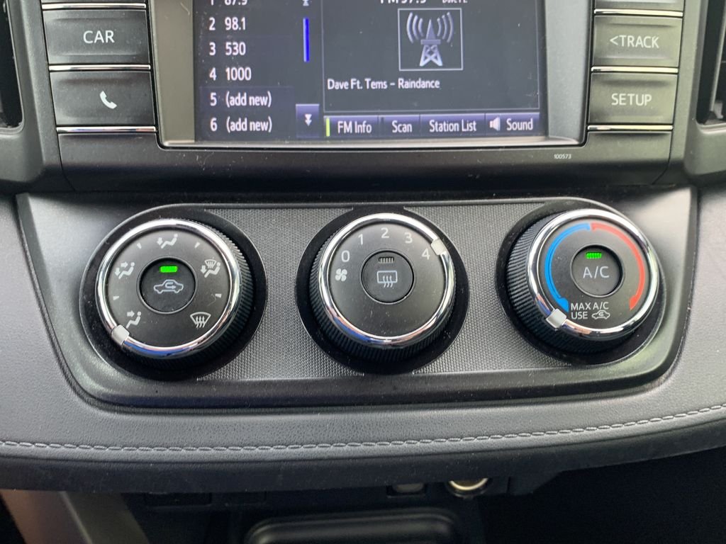 2017 Toyota RAV4 LE - Photo 28
