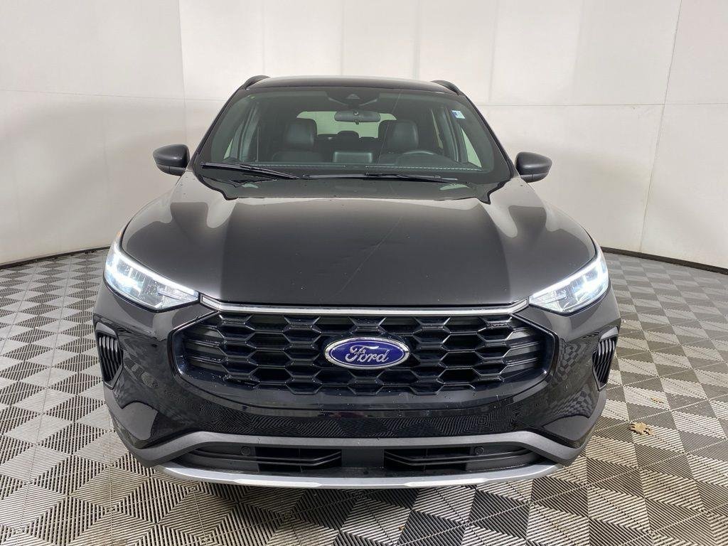 Used 2025 Agate Black Metallic Ford ST-Line image 4