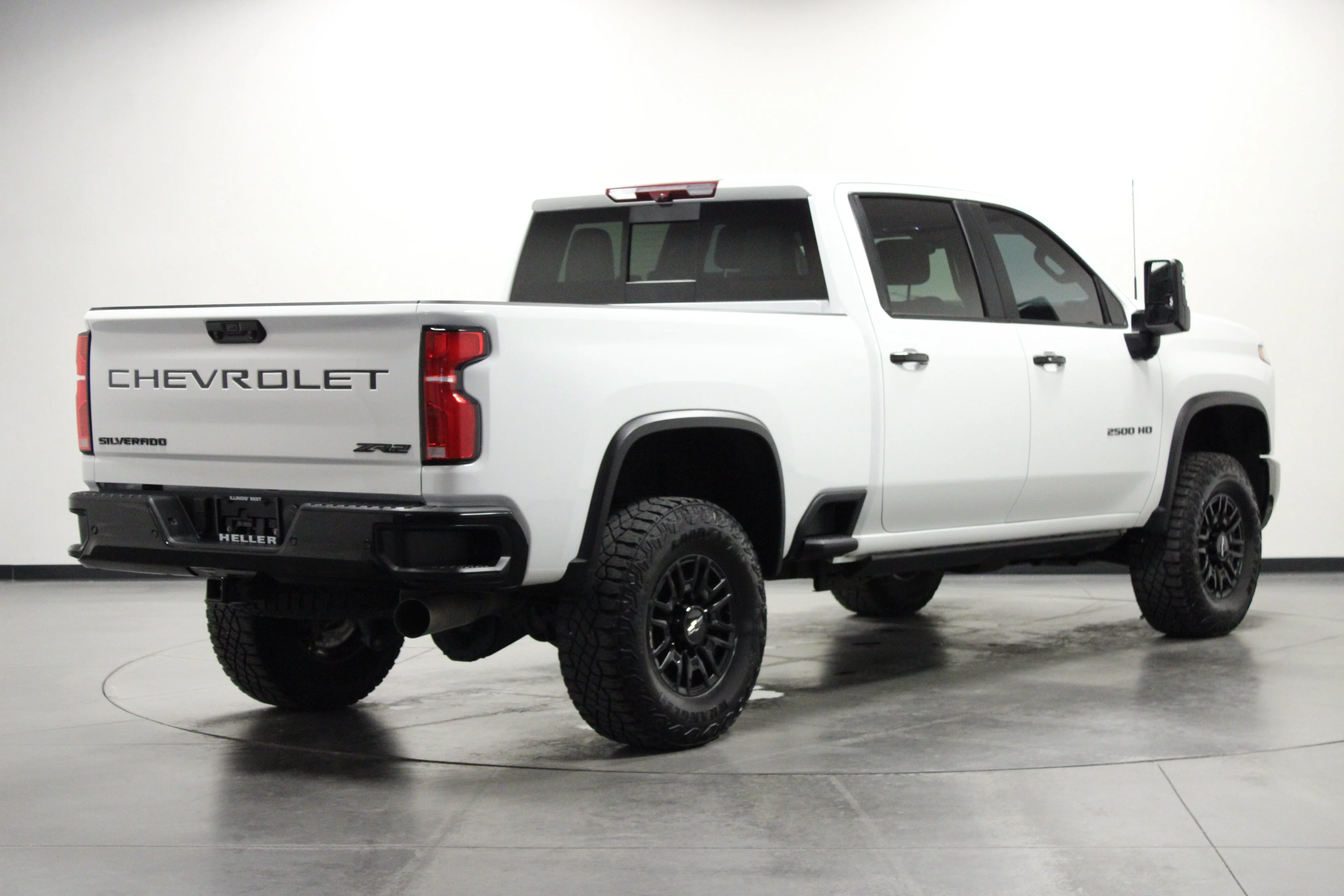 Used 2025 Summit White Chevrolet ZR2 image 4