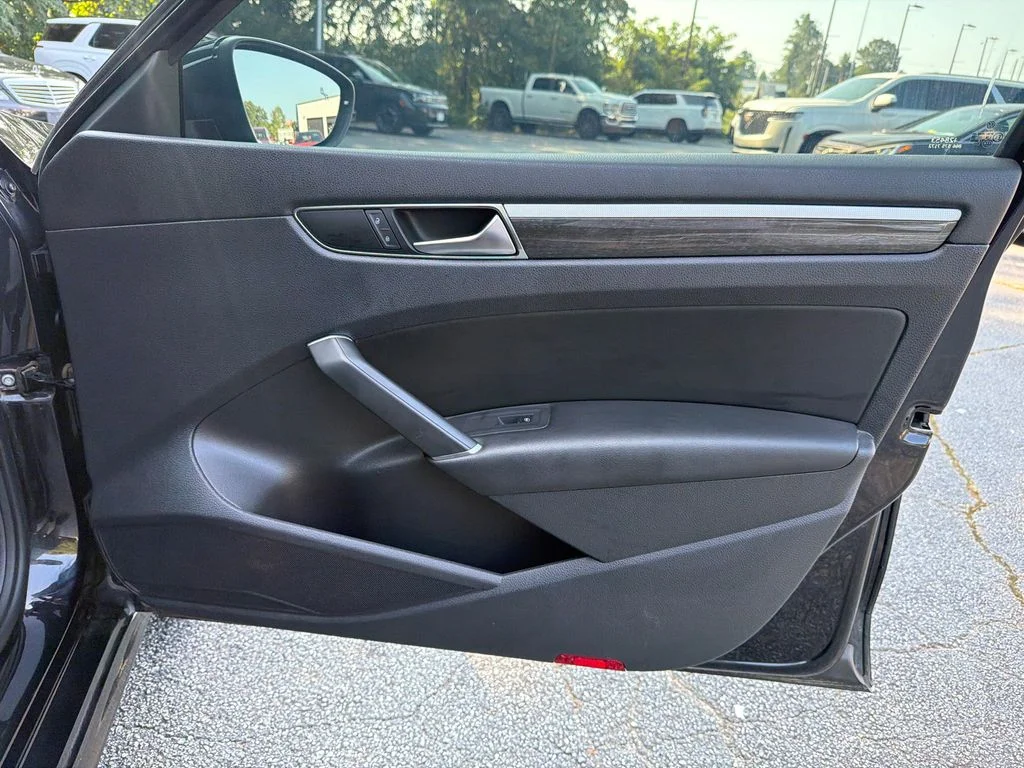 Used 2018 Black Volkswagen 2.0T SE image 14