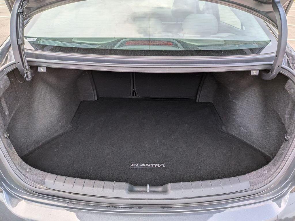 2020 Hyundai Elantra Limited - Photo 24