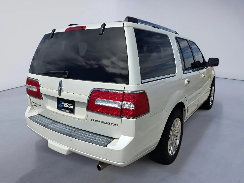 Used 2013 White Platinum Metallic Tri-Coat Lincoln  image 5