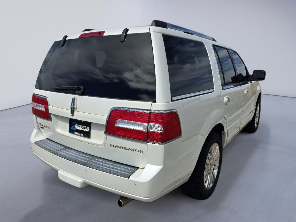 Used 2013 White Platinum Metallic Tri-Coat Lincoln  image 5