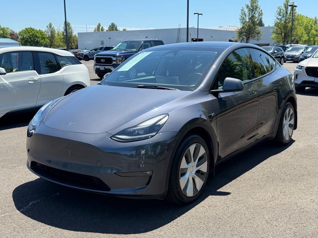 Used 2023 Midnight Silver Metallic Tesla Long Range image 3